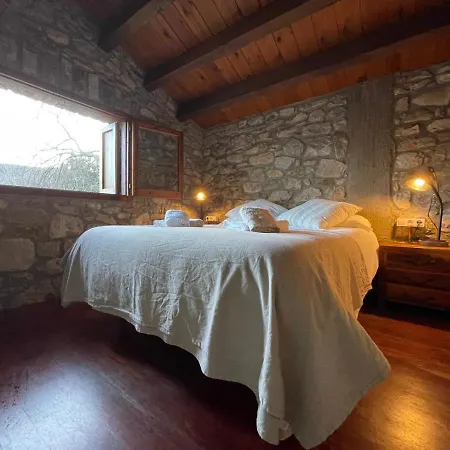 Chalet El Vilarot. La Casa De Piedra En La Naturaleza. *