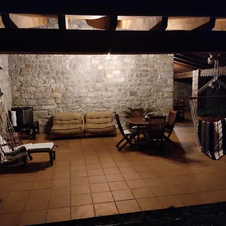 Chalet El Vilarot. La Casa De Piedra En La Naturaleza. Girona