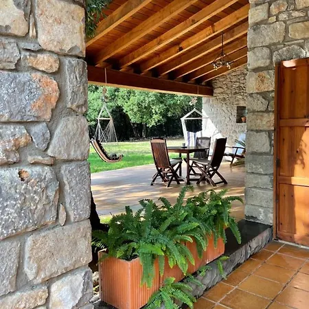 El Vilarot. La Casa De Piedra En La Naturaleza. Chalet