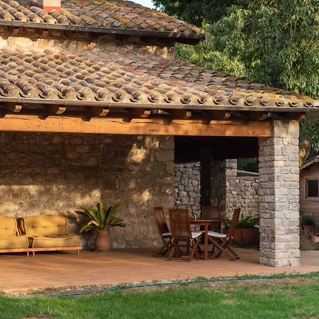 Chalet El Vilarot. La Casa De Piedra En La Naturaleza. Girona
