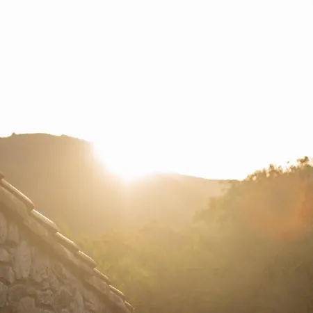 El Vilarot. La Casa De Piedra En La Naturaleza. * Girona